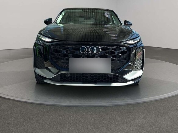 2026 Audi Q3 Sportback e-hybrid III (FJ), чёрный, 6650000 рублей - вид 4
