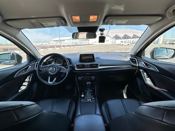 2017 Mazda 3 III (BM) Рестайлинг, коричневый, 1600000 рублей - вид 4