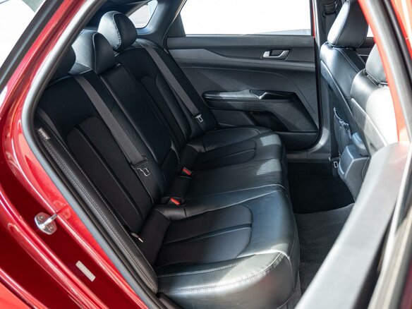 2021 Kia K5 III, красный, 2330000 рублей - вид 6