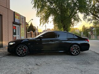 2020 BMW 5 серии 520d VII (G30/G31/G38) Рестайлинг, чёрный, 4550000 рублей, вид 3