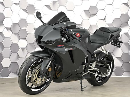2025 Honda CBR 600RR, чёрный, 1577000 рублей, вид 2