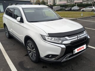 2019 Mitsubishi Outlander III Рестайлинг 3, белый, 2800000 рублей, вид 1