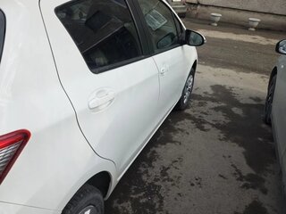 2018 Toyota Vitz III (XP130) Рестайлинг 2, белый, 1100000 рублей, вид 3