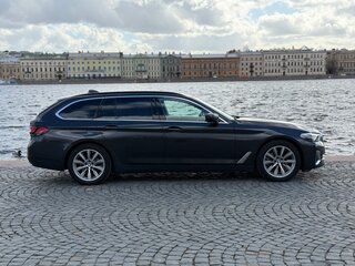 2020 BMW 5 серии 520d xDrive VII (G30/G31/G38) Рестайлинг, серый, 3200000 рублей, вид 4