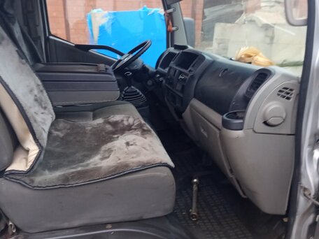 2010 Nissan Cabstar, фиолетовый, 650000 рублей, вид 3