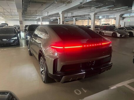2026 Porsche Cayenne Turbo Electric Coupé IV, зелёный, 29500000 рублей, вид 3