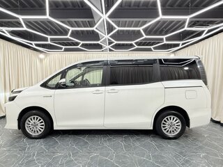2015 Toyota Voxy III (R80), белый, 1699000 рублей, вид 3