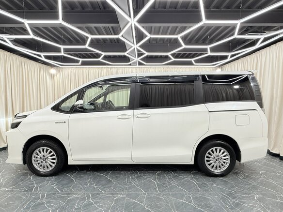 2015 Toyota Voxy III (R80), белый, 1699000 рублей - вид 3