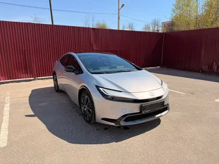2025 Toyota Prius V (XW60), серебристый, 4690000 рублей, вид 1