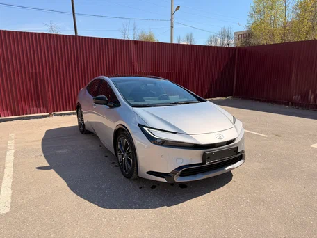 2025 Toyota Prius V (XW60), серебристый, 4690000 рублей, вид 1