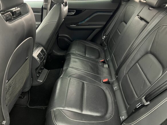 2019 Jaguar F-Pace I, серый, 3550000 рублей - вид 13