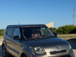 2011 Kia Soul I Рестайлинг, серебристый, 700000 рублей, вид 2
