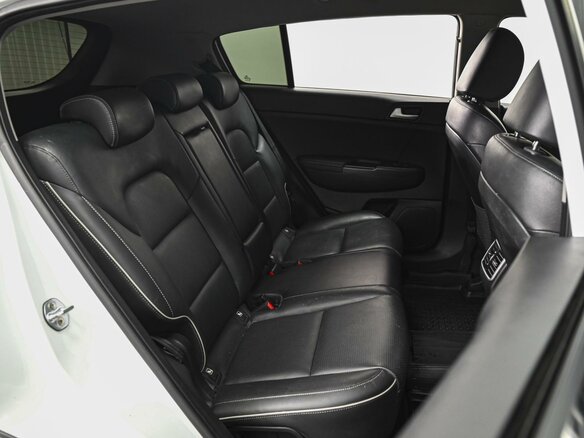 2018 Kia Sportage IV Рестайлинг, белый, 2439000 рублей - вид 6