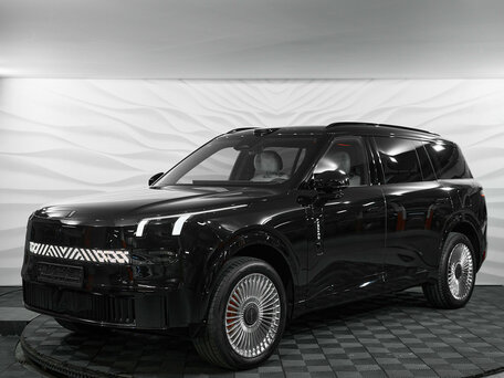 Lynk & Co 900