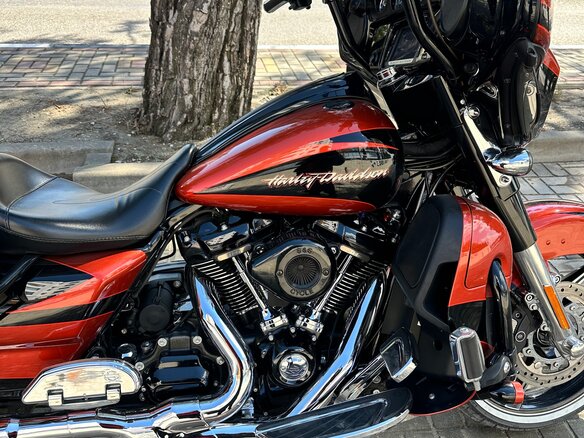 2017 Harley-Davidson CVO Street Glide, чёрный, 2350000 рублей - вид 2