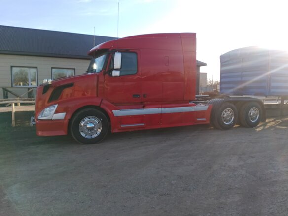 2003 Volvo VNL, красный, 5500000 рублей - вид 17