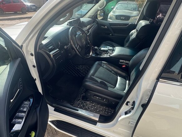 2017 Lexus LX 450d III Рестайлинг 2, белый, 7200000 рублей - вид 15
