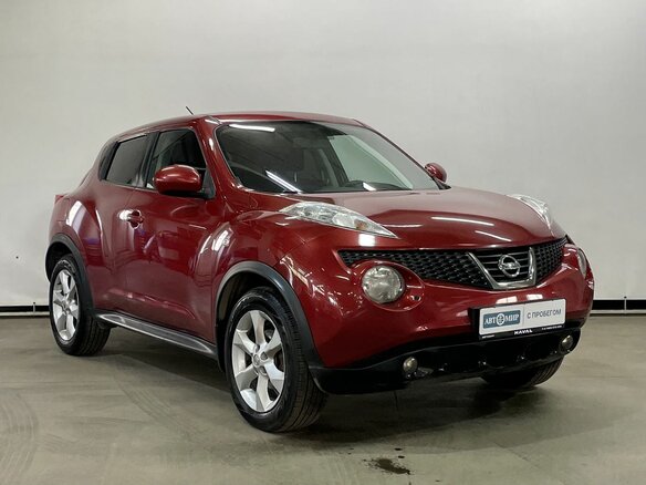 2013 Nissan Juke I, красный - вид 2