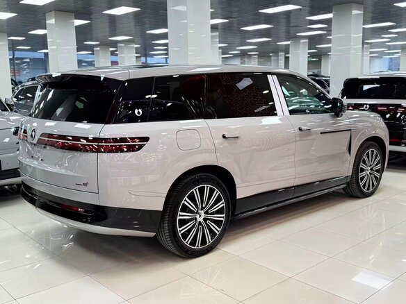 2025 Denza N9 46.9 kWh, серебристый, 8700000 рублей - вид 2