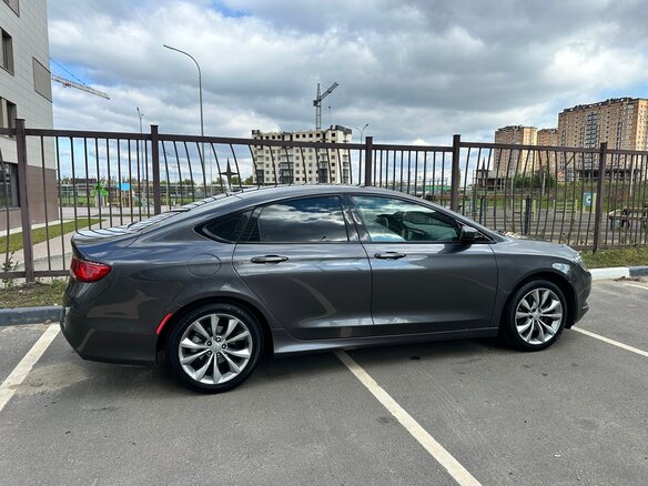 2015 Chrysler 200 II, серый, 1350000 рублей - вид 4
