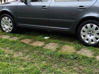 2010 Skoda Octavia II (A5) Рестайлинг, серый, 900000 рублей, вид 3