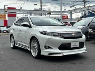 2017 Toyota Harrier III (XU60), белый, 2390000 рублей, вид 3