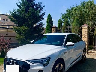 2020 Audi e-tron 55 I, белый, 7500000 рублей, вид 3