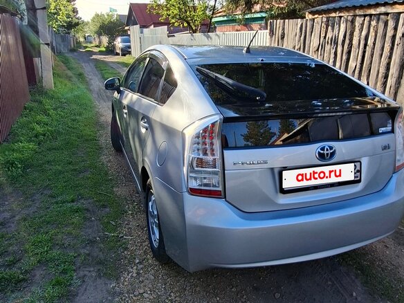 2011 Toyota Prius III Рестайлинг (XW30), серебристый, 1150000 рублей - вид 6