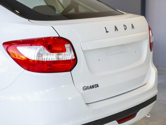 2026 Lada (ВАЗ) Granta I Рестайлинг, белый, 1800000 рублей - вид 12
