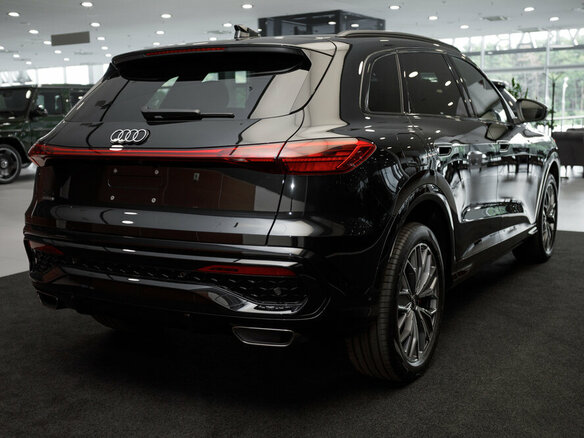 2026 Audi Q5 L III (GU), чёрный, 6399000 рублей - вид 6