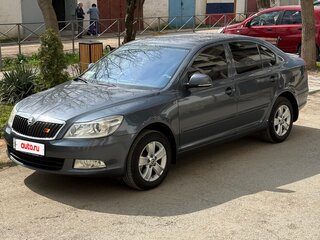 2013 Skoda Octavia II (A5) Рестайлинг, серый, 990000 рублей, вид 2