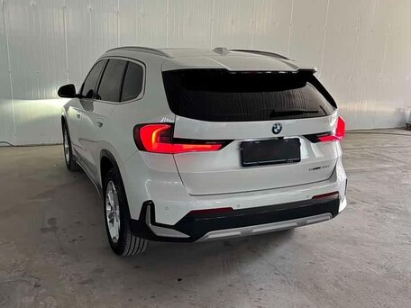 2023 BMW X1 Long 20Li sDrive III (U11/U12), белый, 2970000 рублей, вид 3