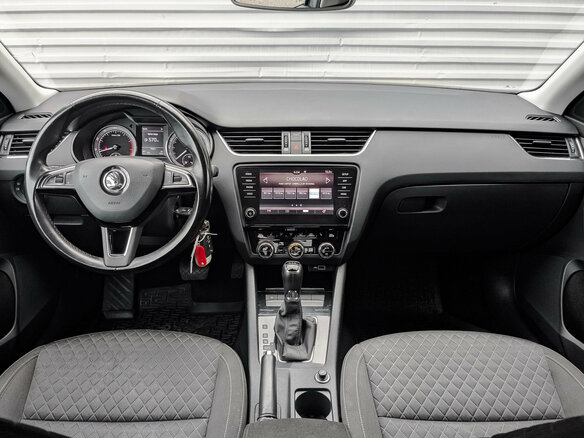 2017 Skoda Octavia III (A7) Рестайлинг, серый, 1640000 рублей - вид 13
