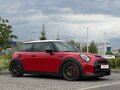 2021 Mini Hatch Cooper S III (F55/F56) Рестайлинг 2, красный, 3100000 рублей - вид 1