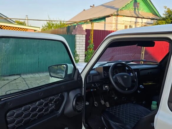 2007 Lada (ВАЗ) 2121 (4x4) I Рестайлинг, белый, 400000 рублей - вид 6