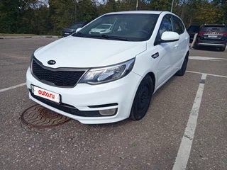 2016 Kia Rio III Рестайлинг, белый, 700000 рублей, вид 1