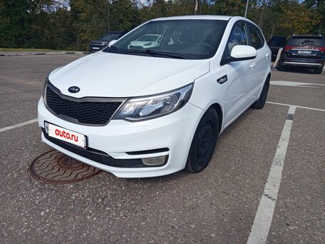 2016 Kia Rio III Рестайлинг, белый, 700000 рублей, вид 1