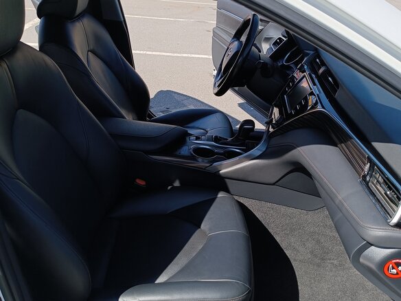 2020 Toyota Camry VIII (XV70), белый, 2499000 рублей - вид 27
