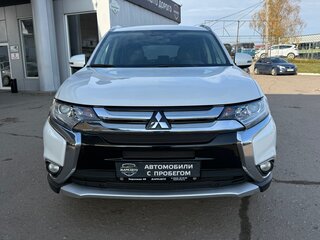 2015 Mitsubishi Outlander III Рестайлинг 2, белый, 1685000 рублей, вид 3