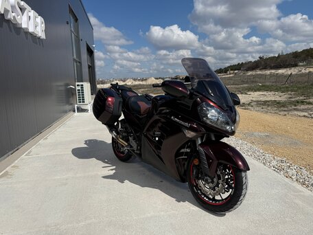 2012 Kawasaki GTR 1400 (Concours 14), красный, 1000000 рублей, вид 2