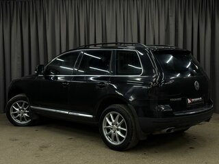 2008 Volkswagen Touareg I Рестайлинг, чёрный, 799777 рублей, вид 2