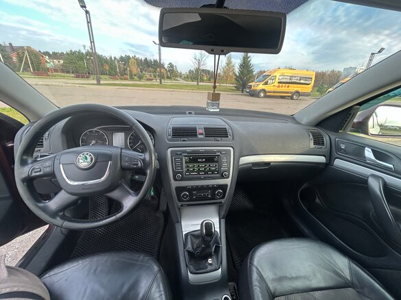 2010 Skoda Octavia II (A5) Рестайлинг, пурпурный, 520000 рублей - вид 8