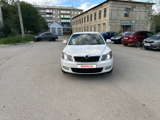 2012 Skoda Octavia II (A5) Рестайлинг, белый, 800000 рублей, вид 1