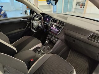 2020 Volkswagen Tiguan II, чёрный, 2690000 рублей, вид 4