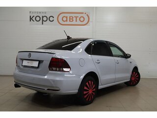 2018 Volkswagen Polo V Рестайлинг, белый, 876300 рублей, вид 3