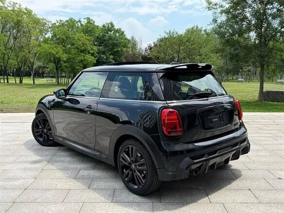2022 Mini Hatch Cooper III (F55/F56) Рестайлинг 2, чёрный, 1937000 рублей - вид 4