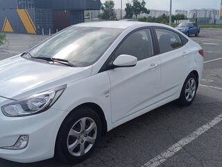 2013 Hyundai Solaris I, белый, 950000 рублей, вид 1