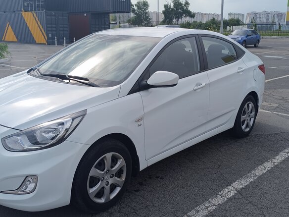 2013 Hyundai Solaris I, белый, 950000 рублей