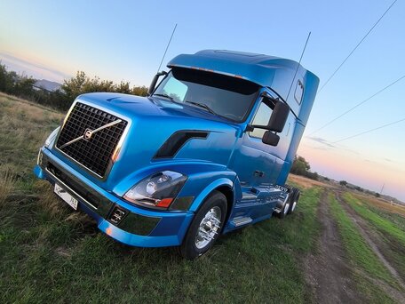 2003 Volvo VNL, синий, 4100000 рублей, вид 1