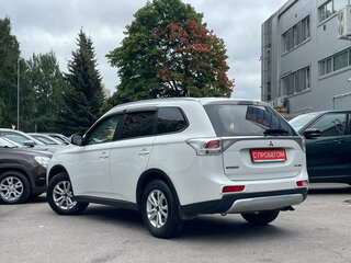 2014 Mitsubishi Outlander III Рестайлинг, белый, 1039000 рублей, вид 3